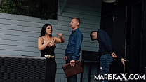 MARISKAX Mariska recebe tag teamed por dois caras de fora