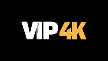 VIP4K。素晴らしい異人種間のセックスセッションは、エッチなベイビーを超ウェットにしました