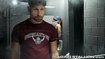 RagingStallion - Drew Dixon es manejado por un hombre y follado rápidamente