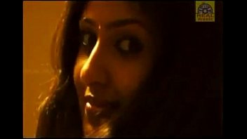 La actriz del sur de la India Monica azhahiMonica Bed Room Escena de la película Silanthi