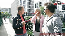 STREET FLIRT - Une teen blonde allemande ramassée pour un trio anal