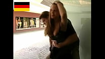 Une teen allemande baise dans le public