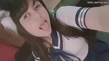 Süßer junger Teenager masturbiert - Hana Lily