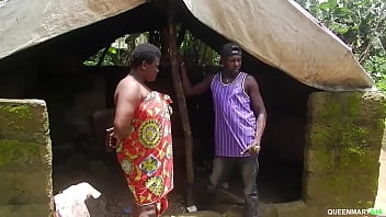 Mujer casada es follada por su vecino en la casa de su marido