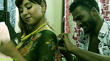 Индийская ххх сексуальная мадам неожиданный секс со своим сотрудником !! С горячим звуком