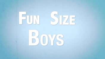FunSizeBoys - Il gigante alleva il giovane e piccolo twink Austin sul patio