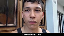 Garoto latino hetero fodido no beco por dinheiro nas ruas de Buenos Aires POV - Rokko, Remo