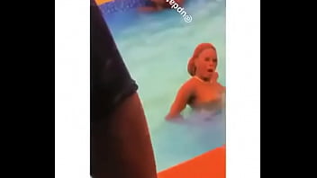 Couple fucking in the pool