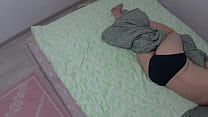 Telecamera nascosta spia la moglie matura in camera da letto Milf paffuta con un grosso bottino in mutandine si masturba la figa pelosa Orgasmo mattutino