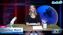 Camsoda - горячая милфа-блондинка скачет на сибиане и мастурбирует во время съемок новостей