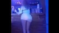 Trans bailando peda en una club nocturno porque está subida de copas