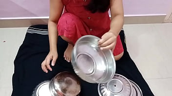 Молодая невестка, которая пришла продавать посуду, чуда яростно ХХХ Секс на хинди - чистым голосом на хинди