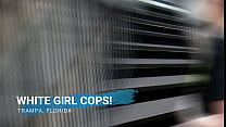 White Girl Cops (Temporada 1 Episodio 4) "ePimp" Policías blancas y rubias racistas van encubiertas a Trampa, Florida, como escoltas falsas para atrapar a un proxeneta negro y exigir folladas negras interraciales con Kat