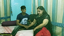 印度青少年男孩在家里偷偷地操他性感的辣哥！！ 最好的印度青少年性行为