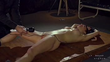 Bondage-Orgasmus - - Tina Hot - Marcus - Hitachi - Eingeölter Körper - Betteln um Gnade - Pussy necken - Orgasmus