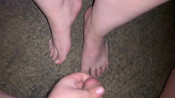Cumshot all over hot wife’s toes