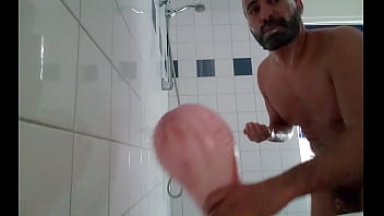 Farid the Dollfucker showering with his girlfriend