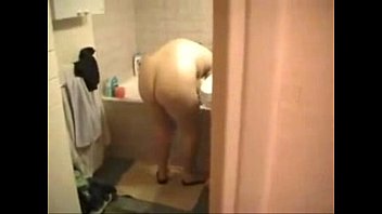 Spying my busty mom fully nude in bathroom
