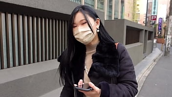 https://bit.ly/3hNp6AI Aimez-vous la femme chaude ? Elle apparaît dans une vidéo pour adultes pendant que son mari travaille pour gagner de l'argent. Salope aux gros seins éjacule. Porno maison amateur japonais.