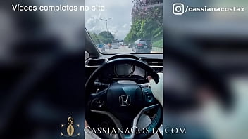 Cassiana Costa se masturbando dentro do carro a caminho de encontrar seu amigo