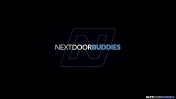 NextDoorBuddies - Asian Hottie Levy Foxx taladrada en el gimnasio