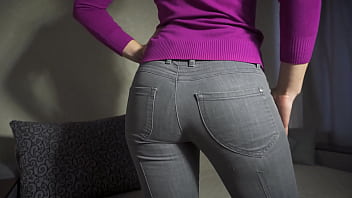 Adora il mio culo grasso in jeans attillati