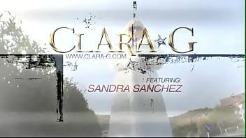 Sandra Sanchez The Hungarian Beauty Pussy Solo Teaser#2 - casaco de pele comprido, no andar de cima no terraço, depois dentro de casa, ação de buceta com vibrador, banana, orgasmos reais