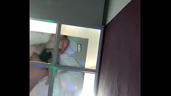 Ehefrau wird im Motel von Liebhaber gelutscht und filmt, damit Cuckold später zusehen kann
