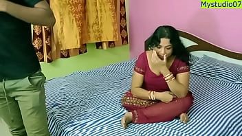 Индийская горячая бхабхи занимается сексом с маленьким пенисом! Она не счастлива!