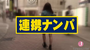 Yuri y Ayaka: ¡cuatro Nakadashi crudos con chicas recogidas en Shibuya! En un love hotel en Dogenzaka, dijo: "¡Me gustan los grandes! Me gusta lamerlos. Mi novio se enfadará conmigo". ¡Nunca debes contarle a tu novio sob