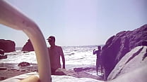 Pomeriggio soleggiato in una spiaggia nudista