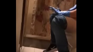 I spy on my step aunt with a big ass in the bathroom