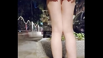 [Pseudo-girl] Flat shoes exposed in the wild, wearing only a top, orgasm on the legs