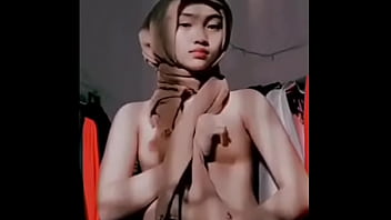 Rockystyle12 - Uhkti Hijab mostrando un cuerpo sexy Video completo: https://vidoza.net/chvu81620sf3.html
