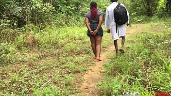 médico local haciendo prácticas en el bosque con estudiante amateur pornstar con bbw