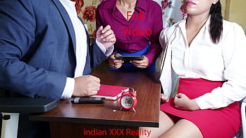 XXX индийский босс трахается в офисе на хинди