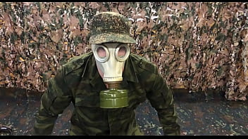 L'esercito russo pompa lo stomaco con una pompa nell'esercito e ti viene in faccia!!!