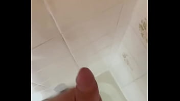 Großer harter Schwanz in der Dusche