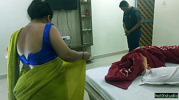 Homem de negócios indiano fodeu empregada de hotel quente em Calcutá! Limpar áudio sujo