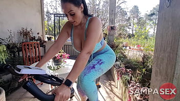 Morena da Bunda GG возбудилась на велосипеде и попросила трахнуть ее задницу и наполнить киску спермой - Regina Rizzi - MarquesXXX