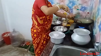 Sesso con la moglie saree rossa indiana locale con Ranna Ghor (Video ufficiale di Localsex31)