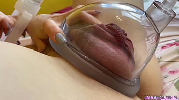 Inflando mi vagina con una nueva bomba de vacío Frohle
