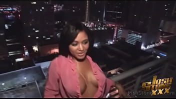 Big Booty Lisa Lee si spoglia per la BBC a Miami Condo