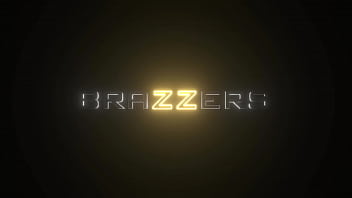 Cadeau de rupture - Mona Azar / Brazzers / flux complet de www.brazzers.promo/bg