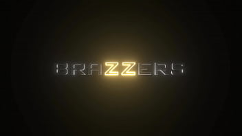 Naughty Maid Gets Punished - Dee Williams, Olivia Vee / Brazzers / stream completo de www.brazzers.promo/vee