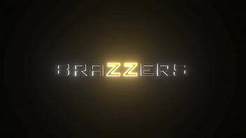 Sneaking Into The Shower - Lauren Pixie / Brazzers / stream completo de www.brazzers.promo/into