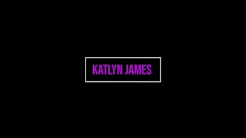 EXCOGI - Inked Coed Katlyn James sai em Anal Fuck Show!