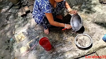 キッチンで村の料理の女の子のセックス（Localsex31による公式ビデオ）