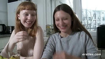 Ersties: Bonnie & Talia kehren für ein versautes Lesben-Sexvideo zurück