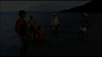 Deniska und Mia verbringen Zeit auf einem Boot im Indischen Ozean und haben Sex